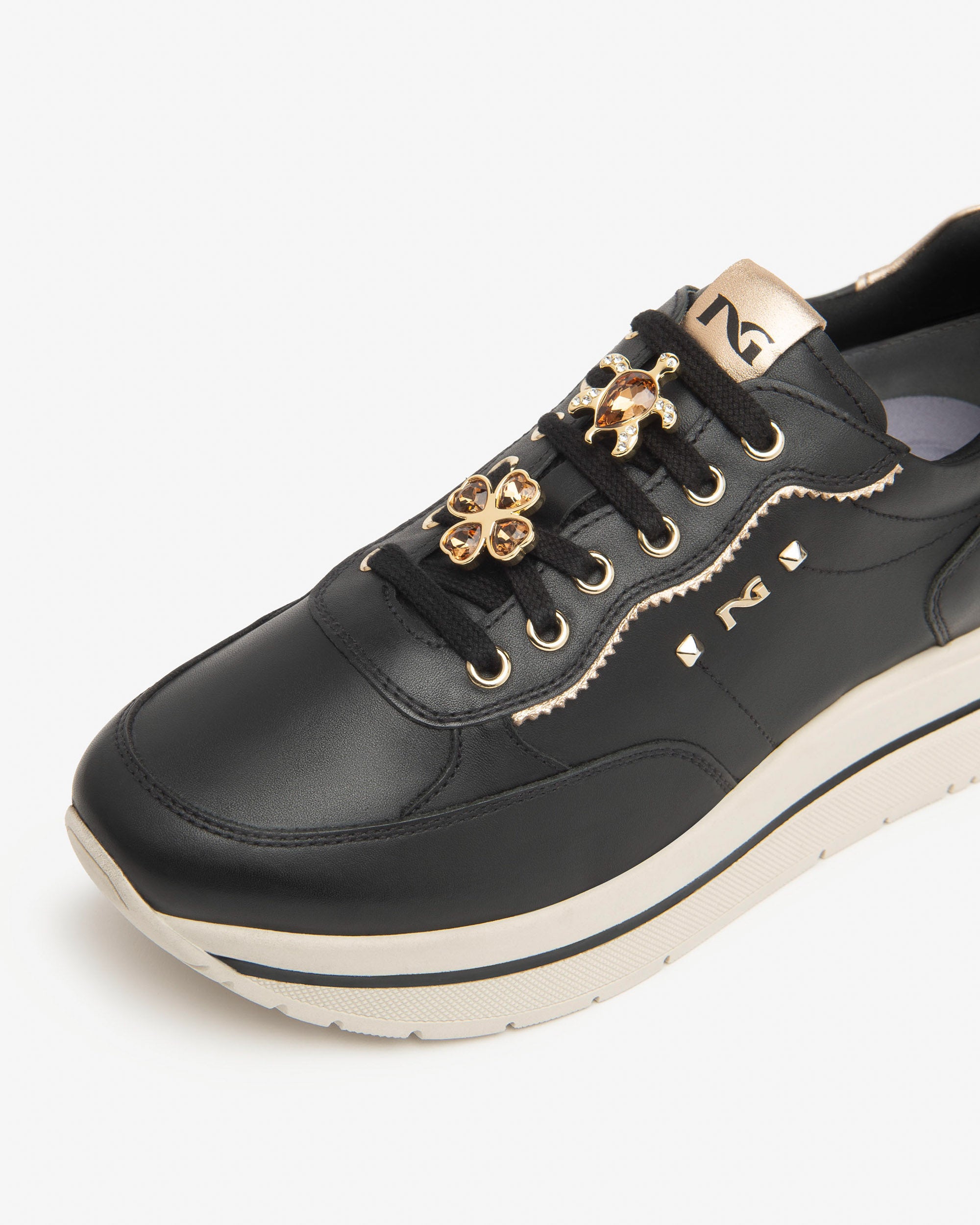 NeroGiardini Sneakers da donna in pelle con charms - Musto Calzature srl