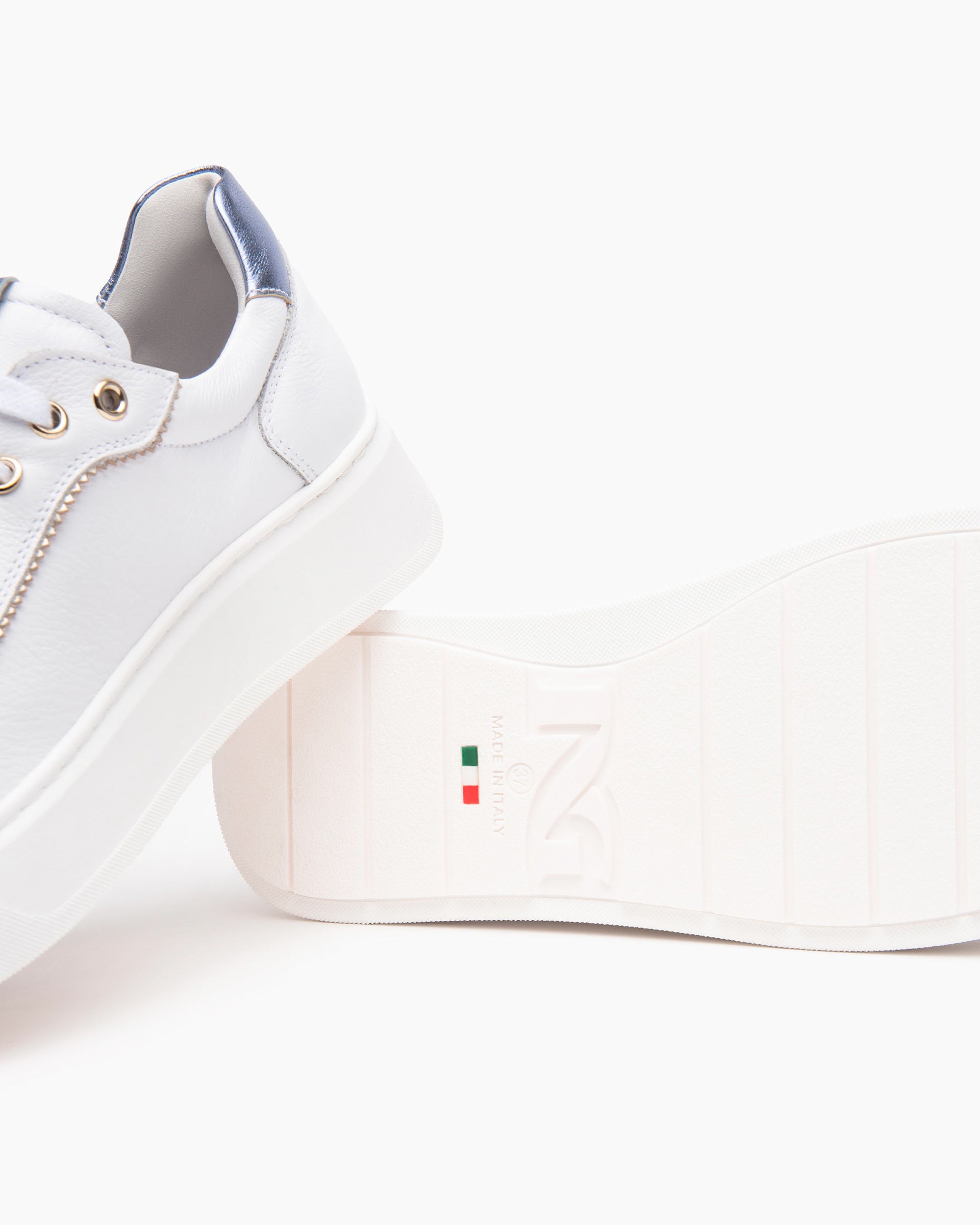 NeroGiardini sneakers donna in pelle con charms - Musto Calzature srl