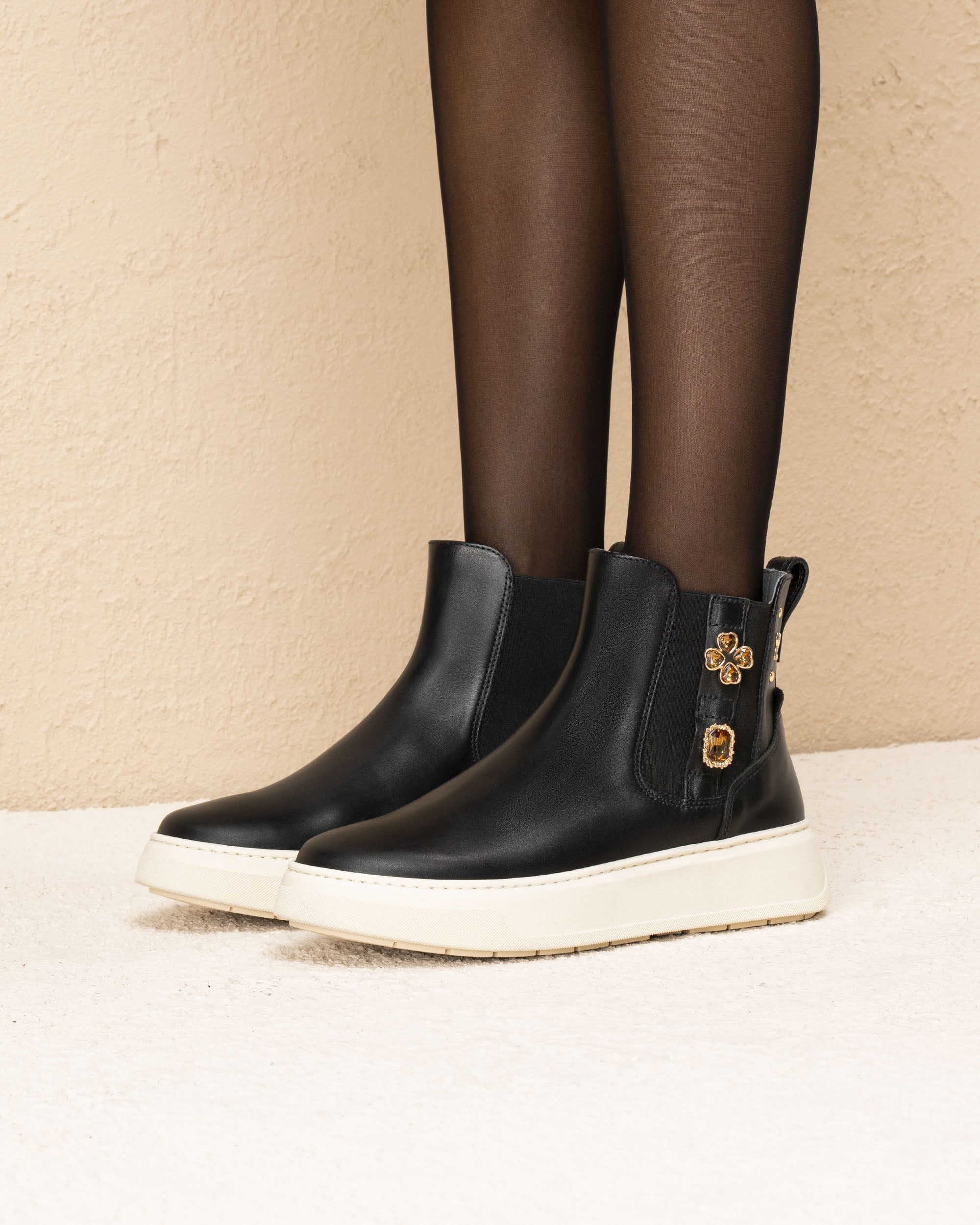 NeroGiardini stivaletti donna in pelle con charms gioiello - Musto Calzature srl