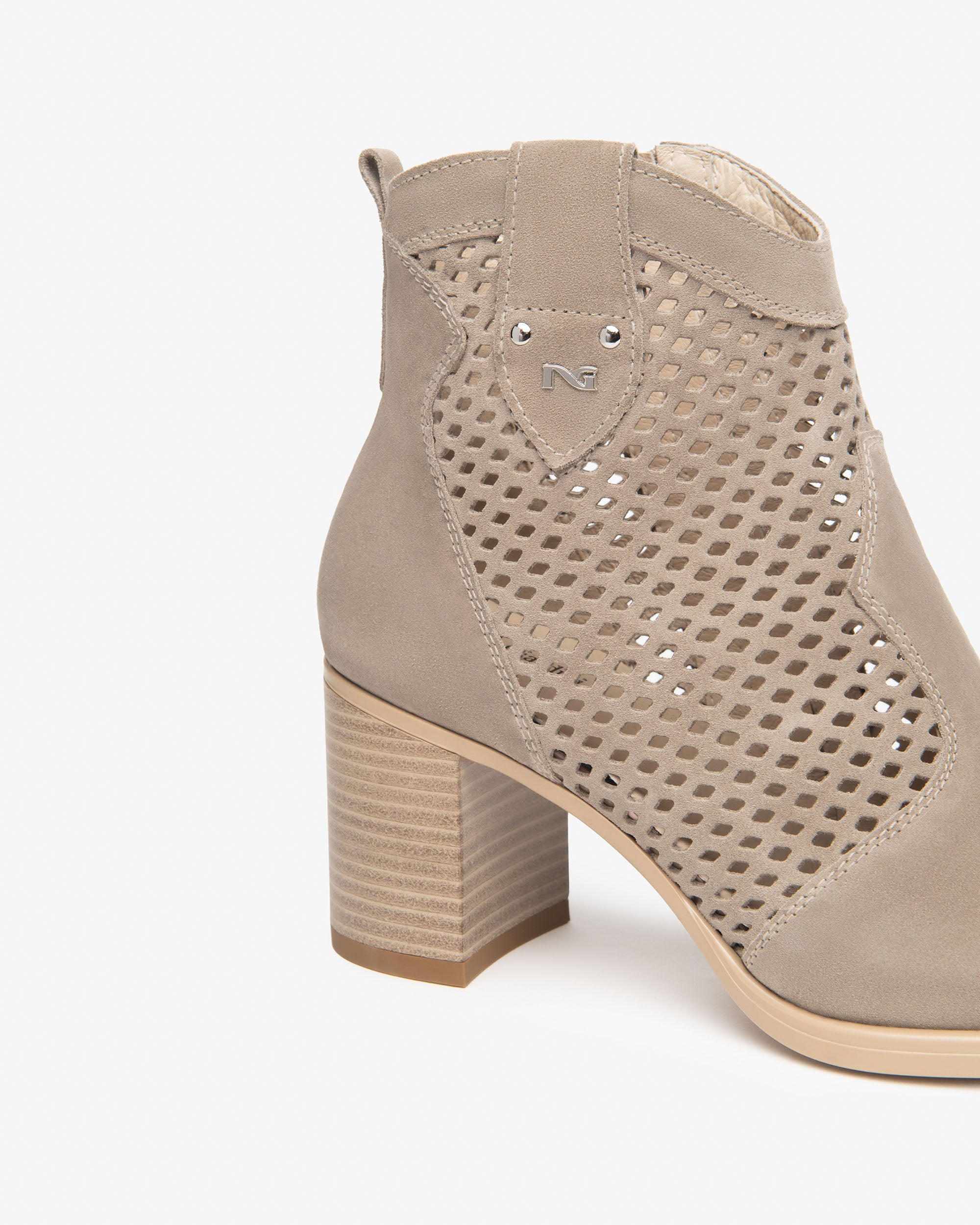 NeroGiardini Stivaletti da donna in camoscio traforato - Musto Calzature srl