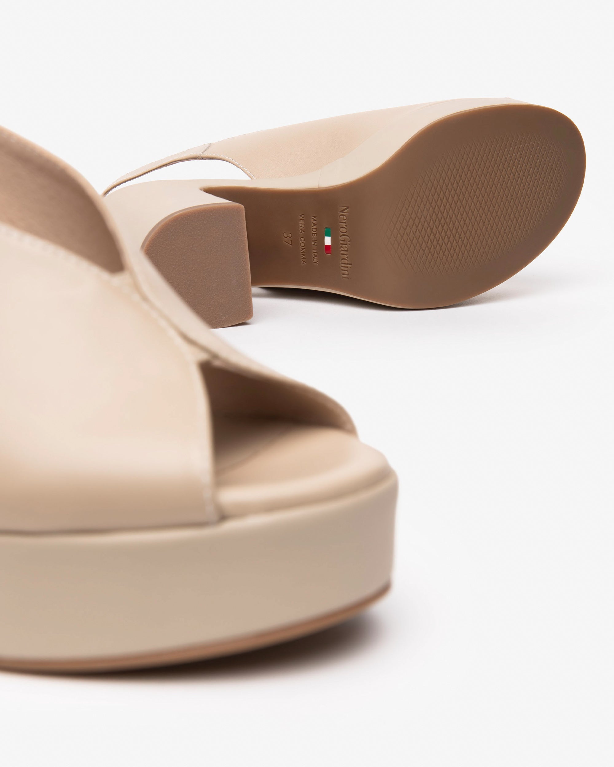 NeroGiardini sandali donna in pelle con tacco alto e plateau - Musto Calzature srl