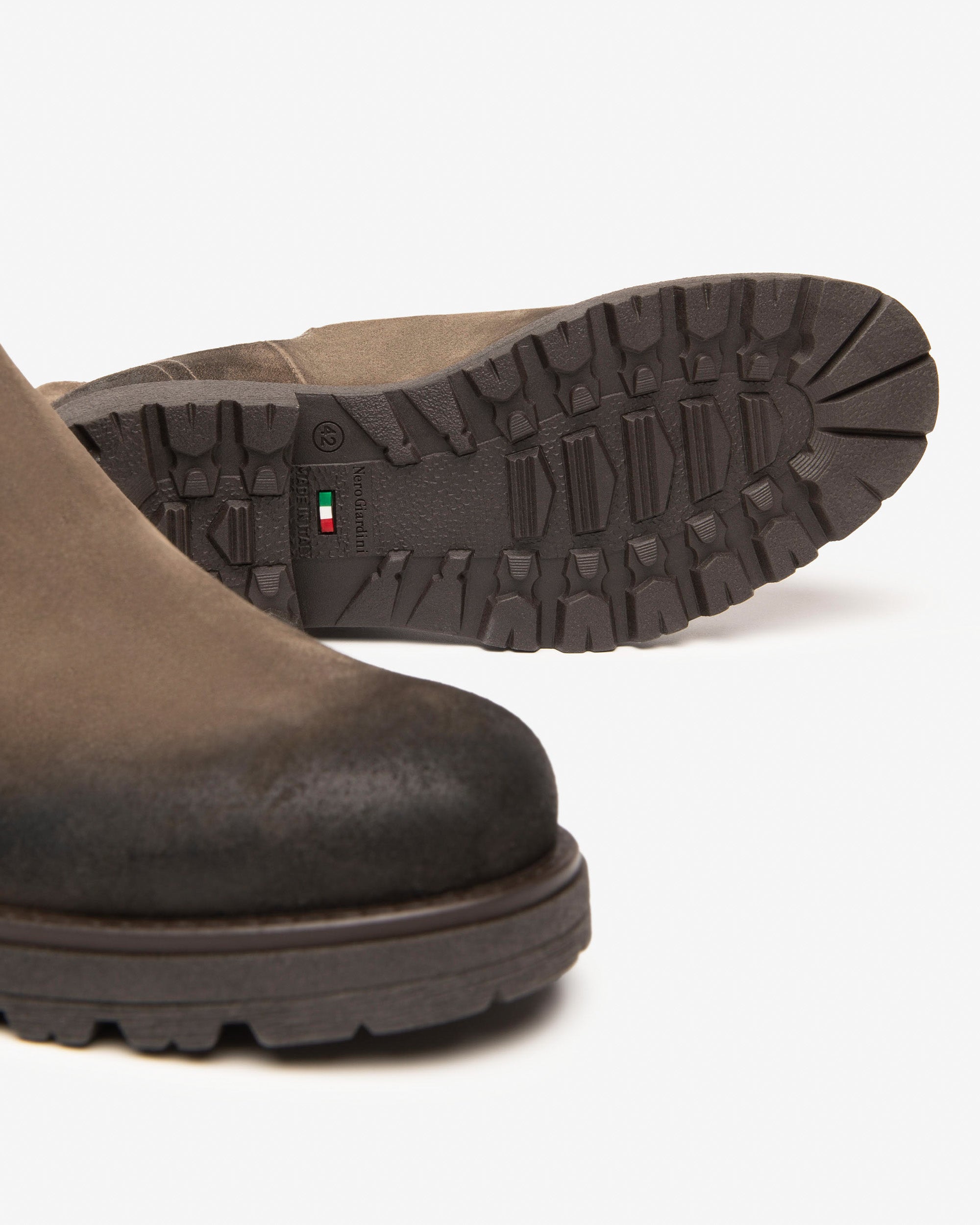 NeroGiardini Stivaletti chelsea da uomo in camoscio - Musto Calzature srl