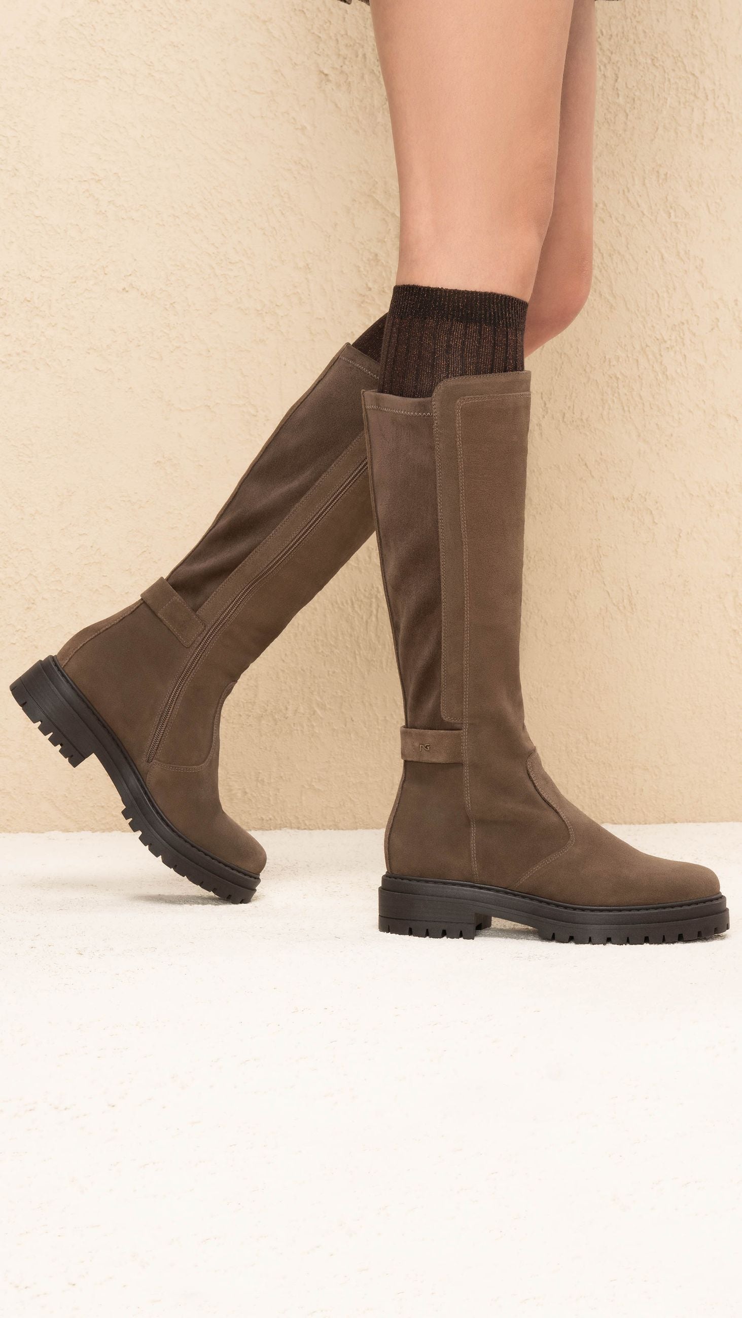 NeroGiardini stivali da donna in pelle scamosciata - Musto Calzature srl