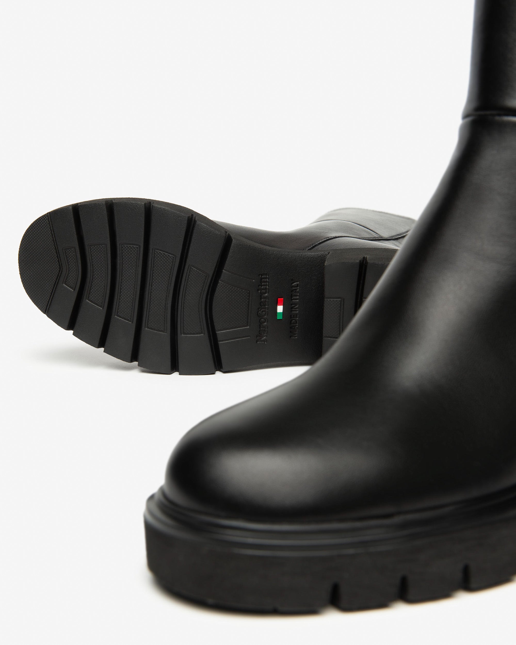 NeroGiardini stivaletti da donna in pelle con bordo assimetrico - Musto Calzature srl