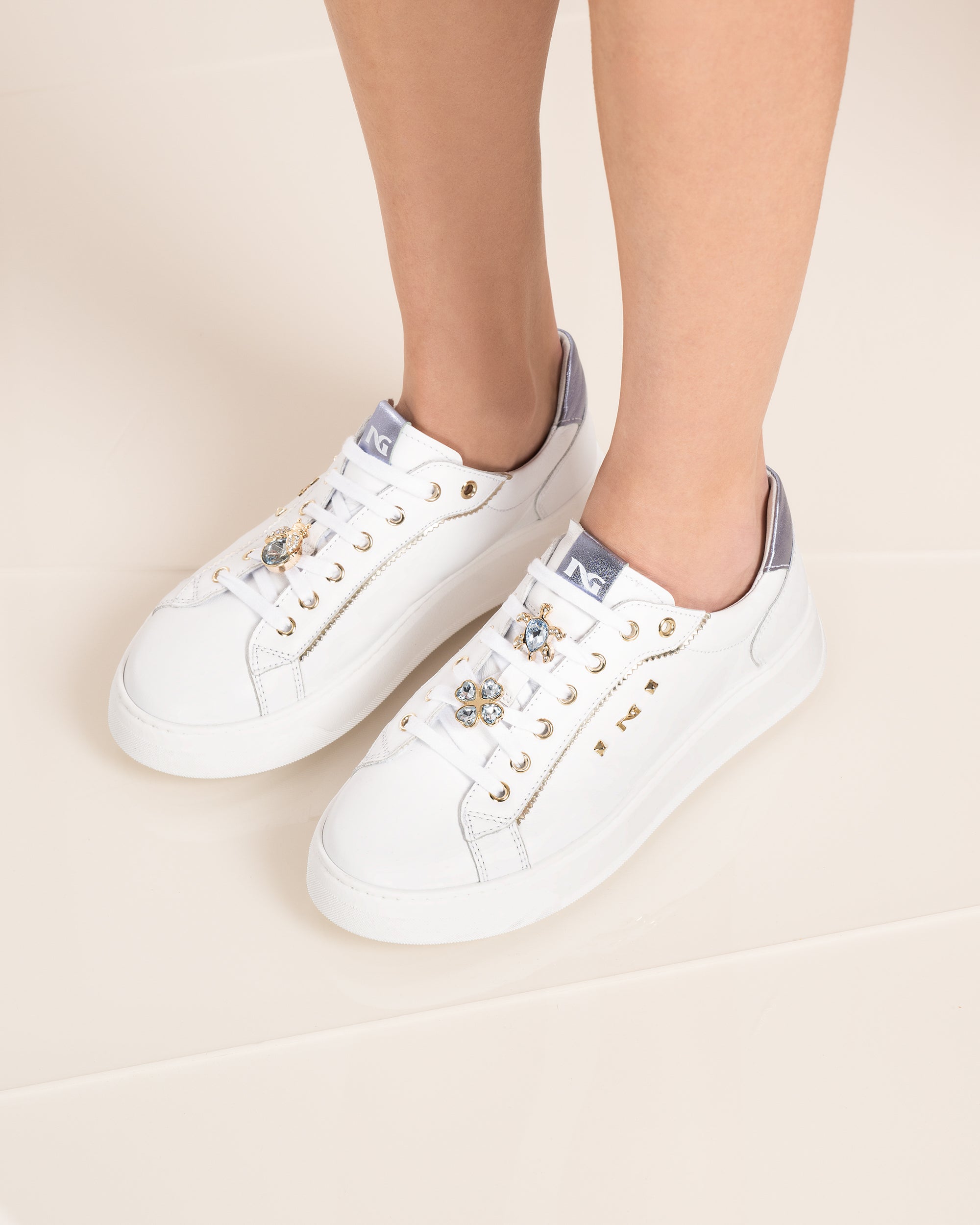 NeroGiardini sneakers donna in pelle con charms - Musto Calzature srl