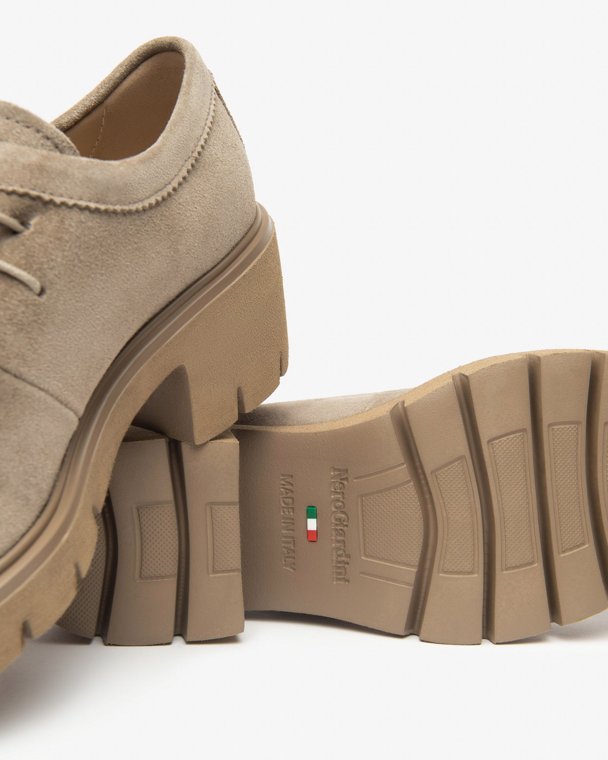 NeroGiardini stringate da donna in camoscio con suola alta - Musto Calzature srl