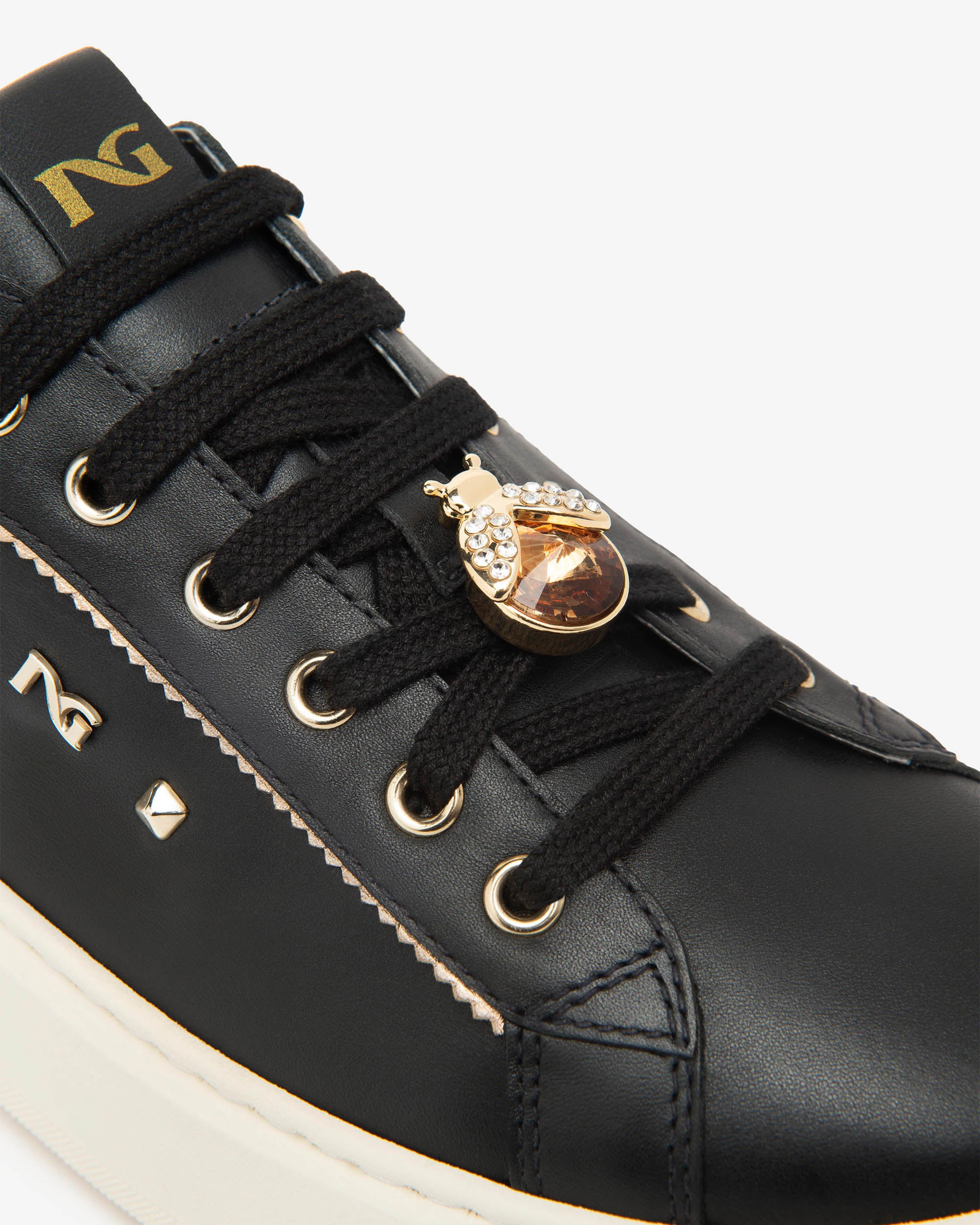 NeroGiardini sneakers da donna in pelle con dettaglio charm - Musto Calzature srl