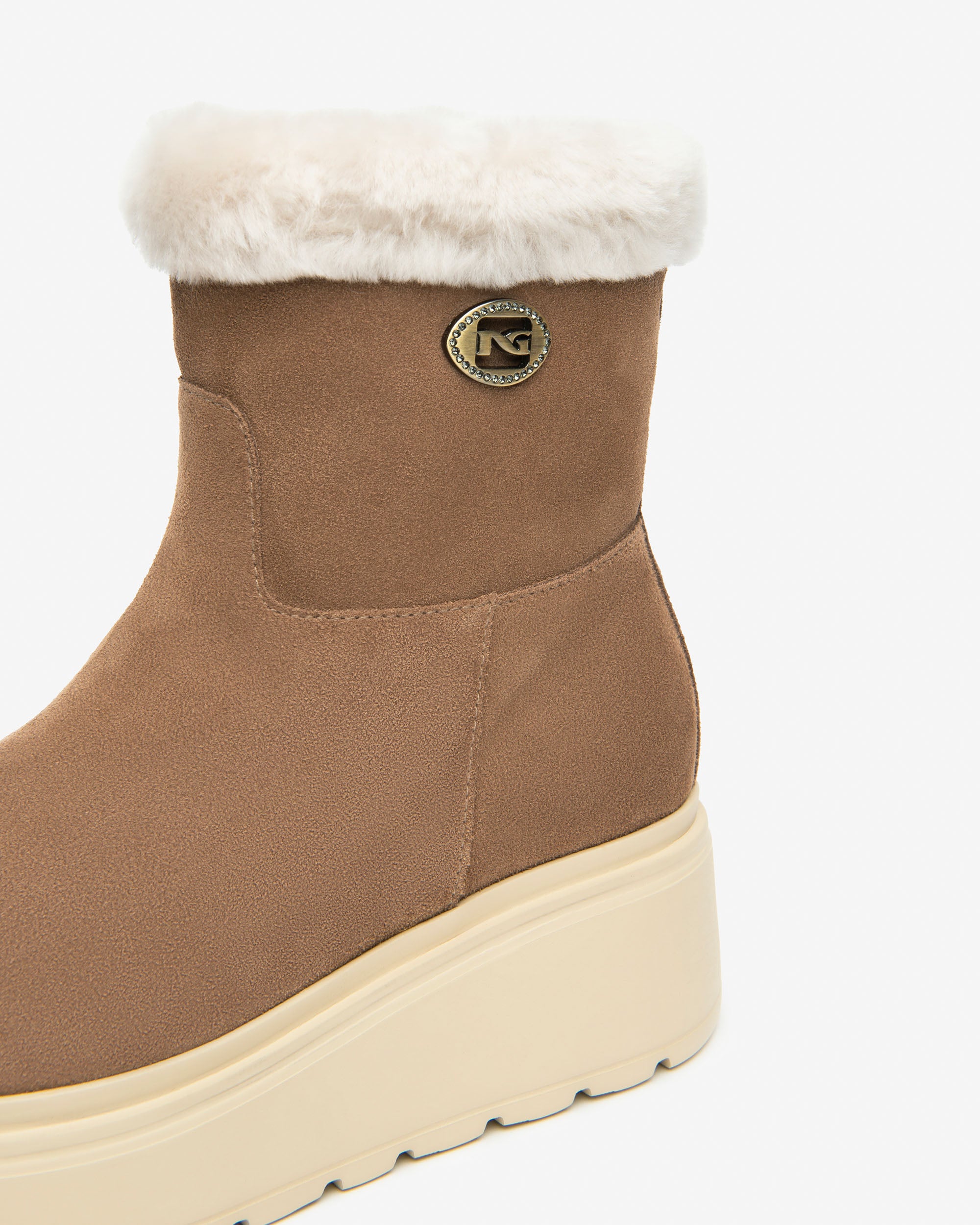 NeroGiardini stivaletti da donna in pelle scamosciata - Musto Calzature srl