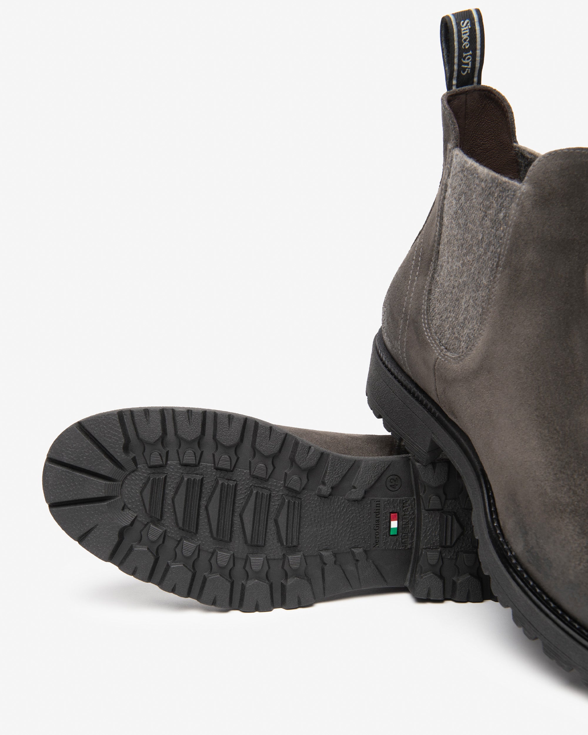 NeroGiardini Stivaletti chelsea da uomo in camoscio - Musto Calzature srl