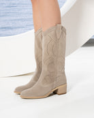 NeroGiardini Stivali da donna in camoscio stile texano - Musto Calzature srl