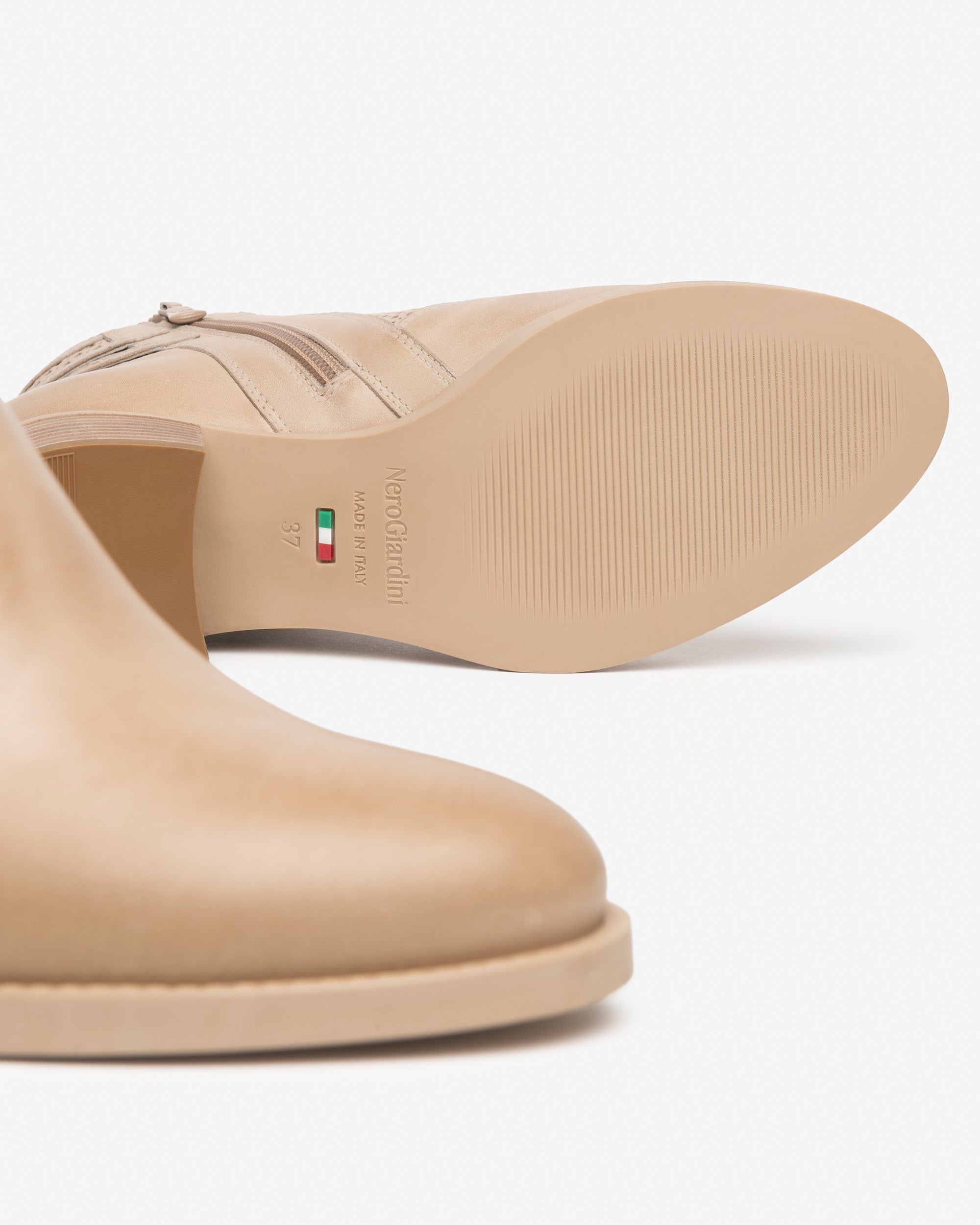 NEROGIARDINI Stivaletti da donna in pelle traforata - Musto Calzature srl