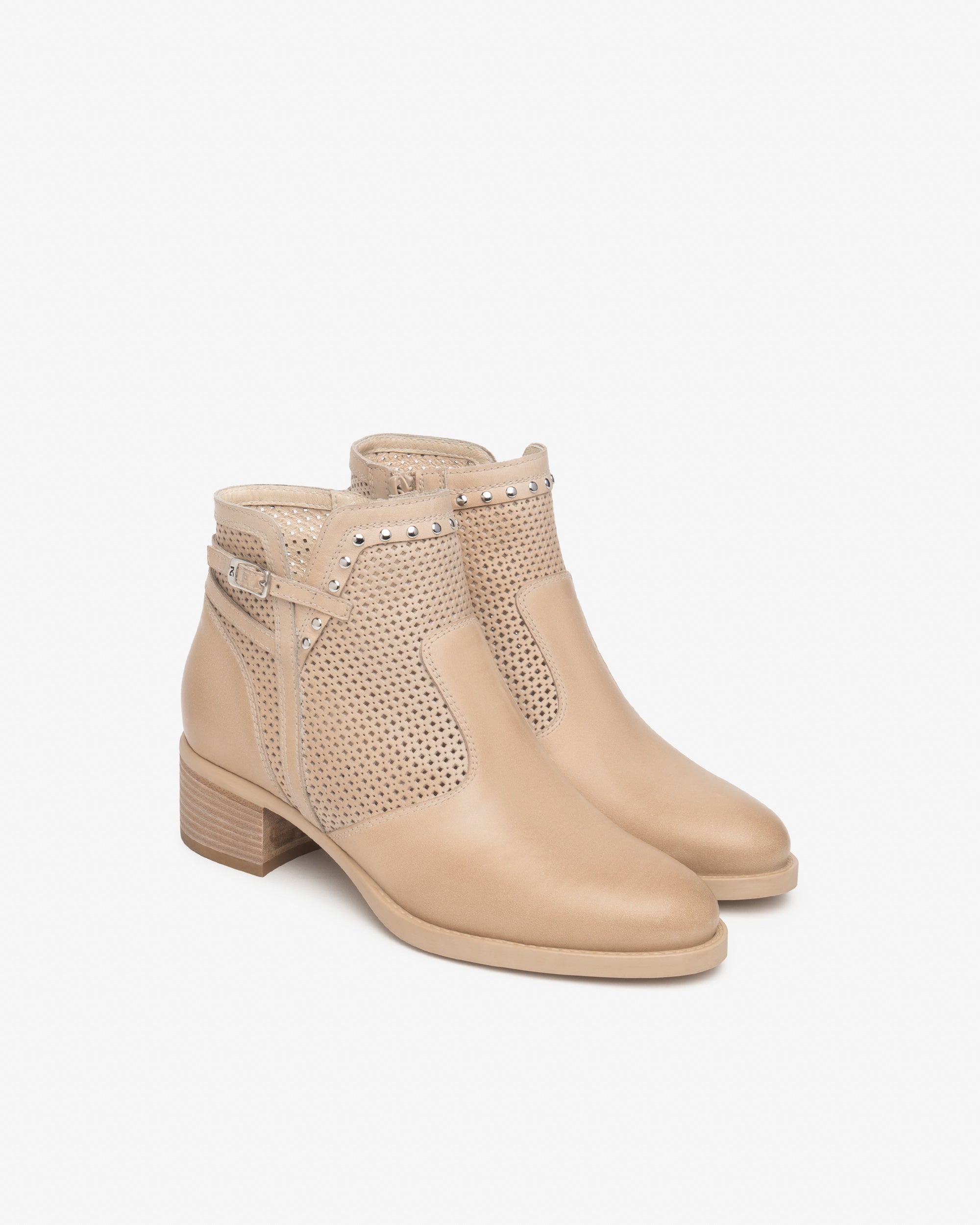 NEROGIARDINI Stivaletti da donna in pelle traforata - Musto Calzature srl