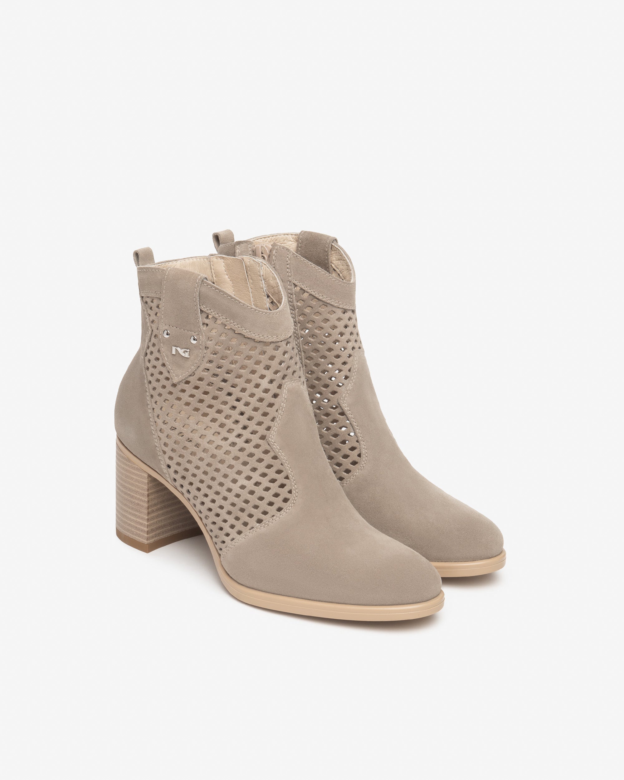 NeroGiardini Stivaletti da donna in camoscio traforato - Musto Calzature srl
