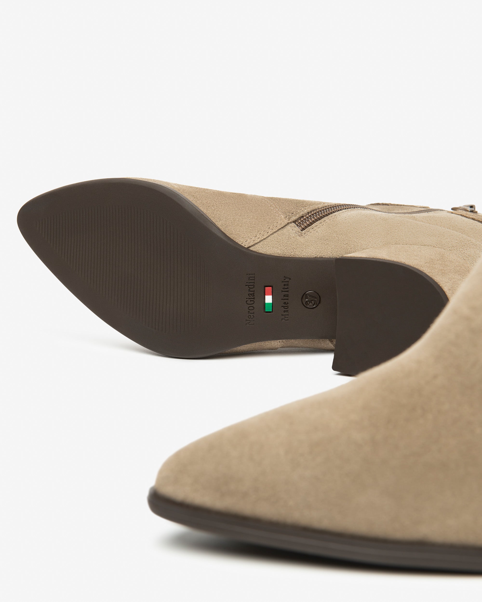 Tronchetti scamosciati NeroGiardini: Made in Italy I514332D