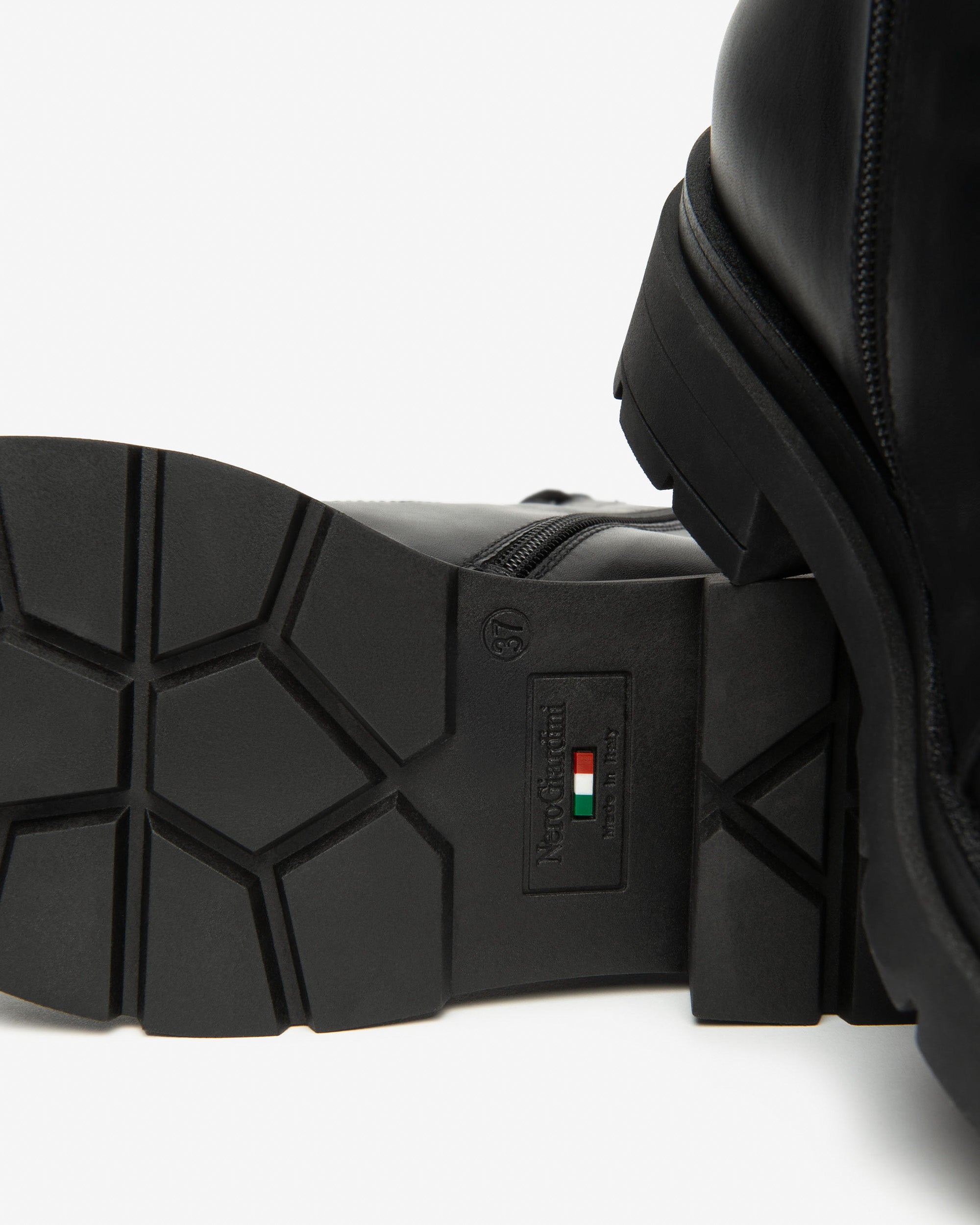 Anfibi NeroGiardini | Stile e Qualità Made in Italy 